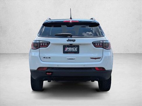 Used 2025 Jeep Compass Trailhawk AWD/4WD image 6
