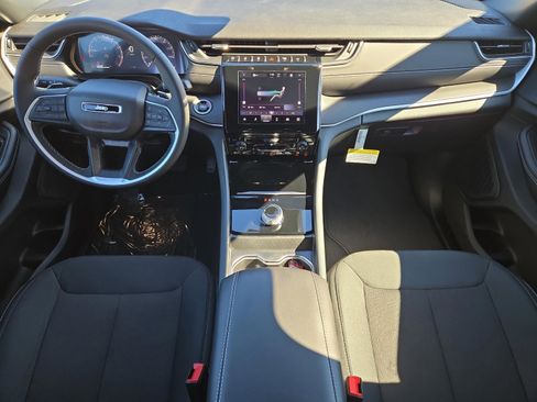 New 2025 Jeep Grand Cherokee Laredo image 13