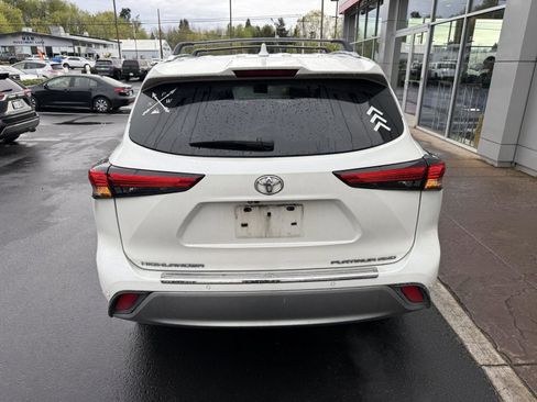 Used 2020 Toyota Highlander Platinum image 4
