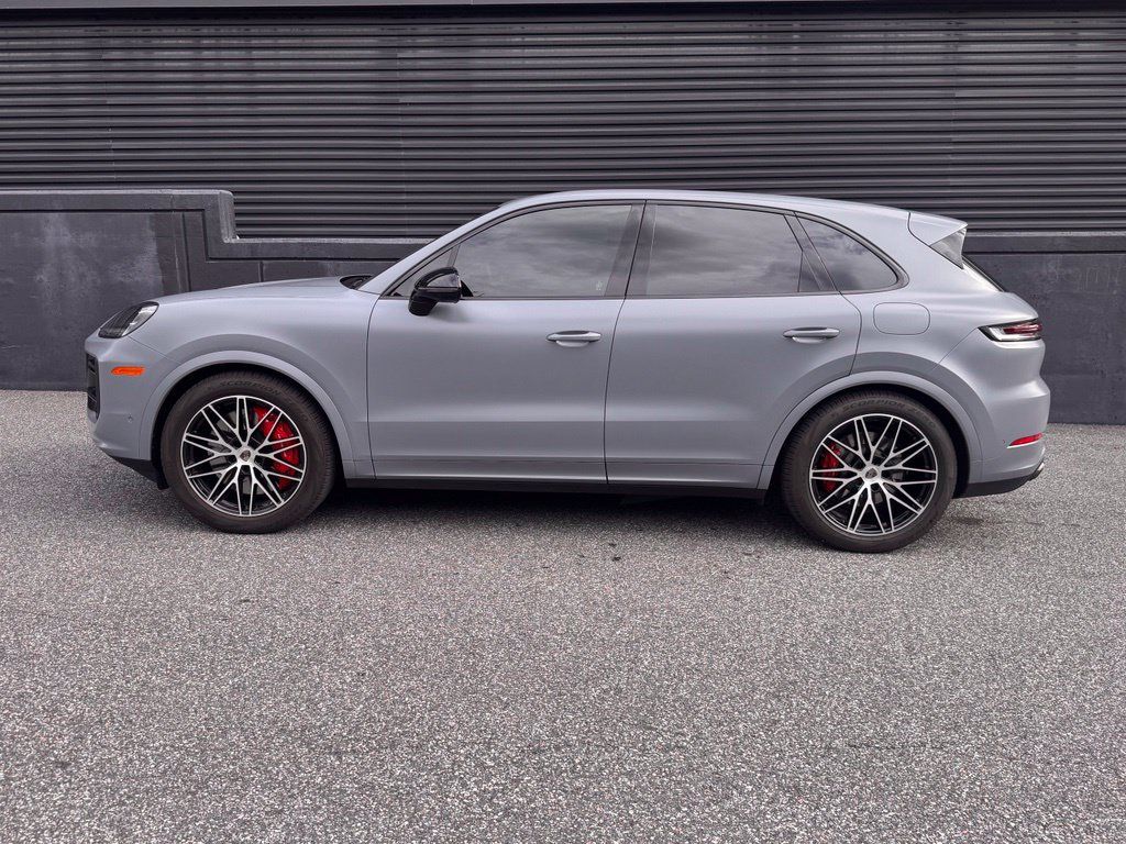 Certified 2025 Porsche Cayenne Turbo AWD/4WD image 7
