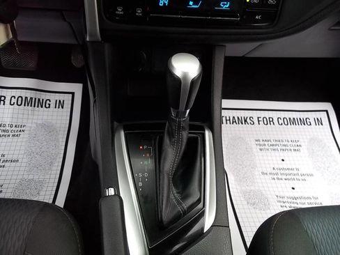 Used 2017 Toyota Corolla LE image 20