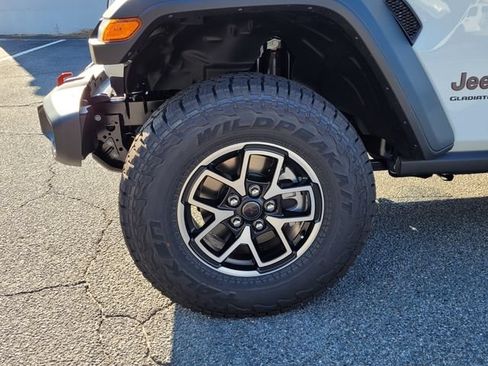 New 2025 Jeep Gladiator Rubicon w/ Convenience Group AWD/4WD image 16