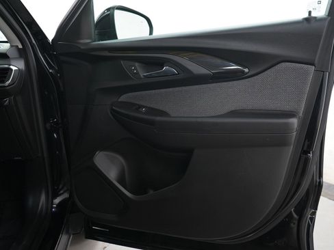 Used 2021 Chevrolet TrailBlazer LT w/ Convenience Package FWD image 9