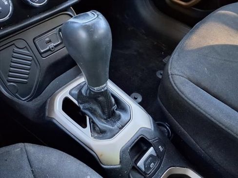 Used 2015 Jeep Renegade Sport w/ Power & Air Group FWD image 16