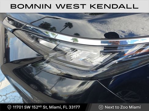 Used 2025 Toyota Sienna XLE image 10