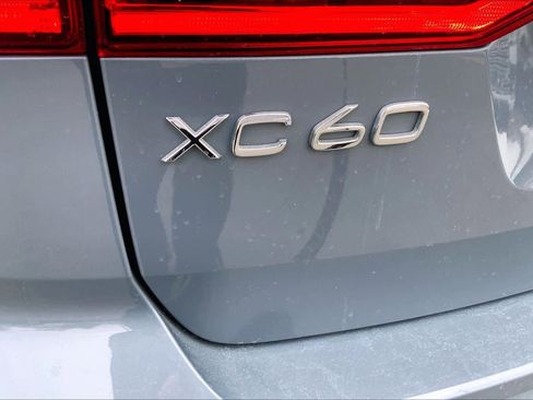 Used 2022 Volvo XC60 B5 Momentum w/ Climate Package image 31