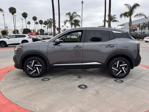 Certified 2025 Nissan Kicks SV w/ Illumination Package FWD image 5