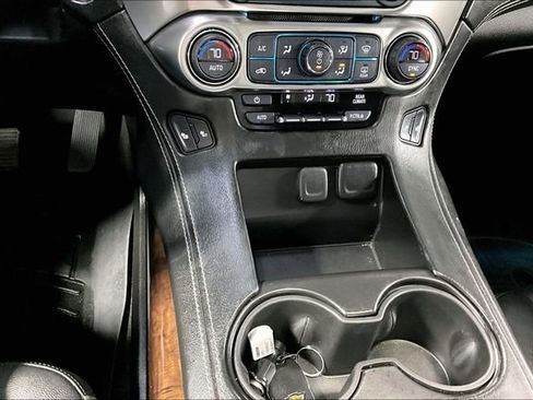 Used 2017 Chevrolet Suburban LT image 17