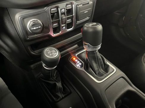 Used 2024 Jeep Wrangler Unlimited Sahara w/ Technology Group AWD/4WD image 36