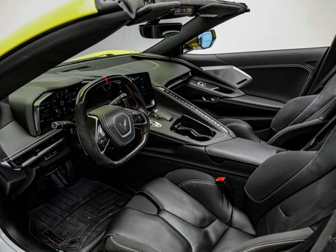 Used 2021 Chevrolet Corvette Stingray Premium Cpe w/ Z51 Performance Package RWD image 2