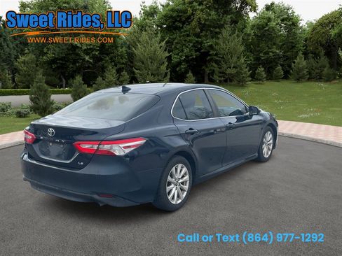 Used 2019 Toyota Camry LE image 5