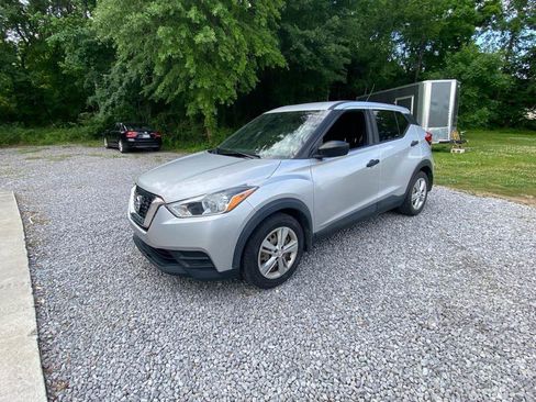 Used 2020 Nissan Kicks S FWD image 2