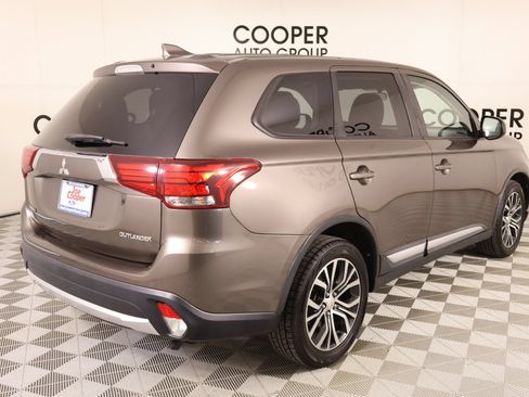 Used 2018 Mitsubishi Outlander ES AWD/4WD image 20