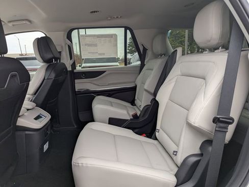 New 2026 Lincoln Navigator Reserve image 16