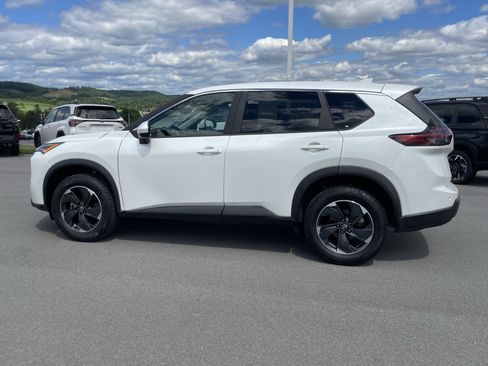 Used 2024 Nissan Rogue SV AWD/4WD image 7