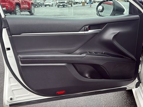 Used 2020 Toyota Camry LE image 10