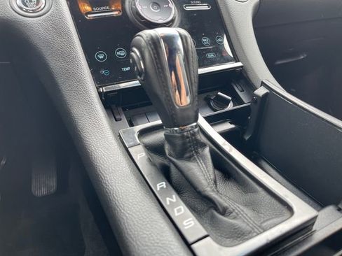 Used 2018 Ford Taurus Limited FWD image 22