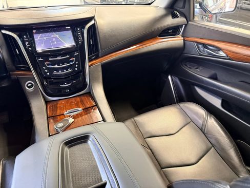 Used 2015 Cadillac Escalade Premium AWD/4WD image 12