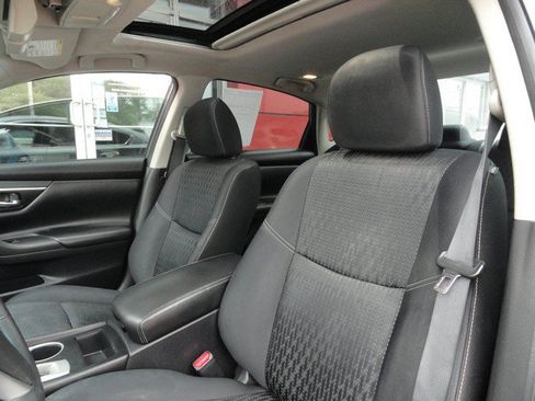 Used 2016 Nissan Altima 2.5 SV w/ Convenience Package FWD image 11
