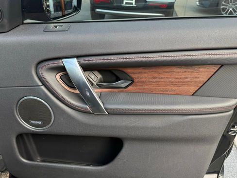 Used 2023 Land Rover Discovery Sport SE R-Dynamic image 9