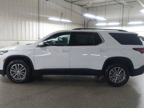 Used 2023 Chevrolet Traverse LT FWD image 4
