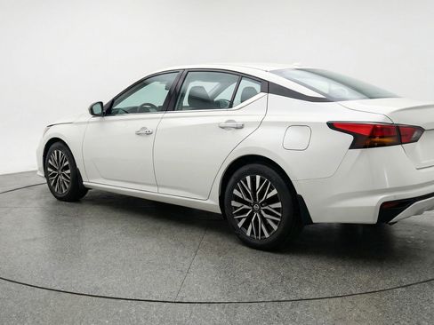 Used 2025 Nissan Altima 2.5 SV image 5