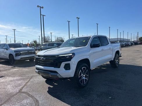 Used 2024 Chevrolet Colorado Z71 w/ Z71 Convenience Package 2 image 7