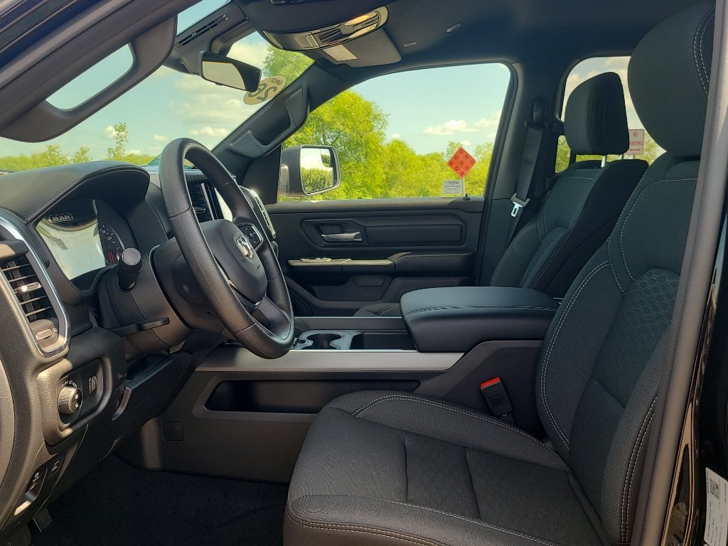 New 2026 RAM 1500 Express AWD/4WD image 13