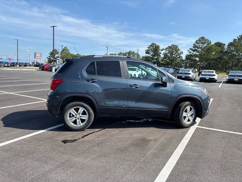 Used 2022 Chevrolet Trax LT w/ LT Convenience Package AWD/4WD image 30