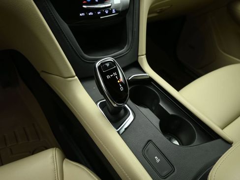 Used 2017 Cadillac XT5 FWD image 16