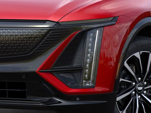 New 2025 Cadillac Lyriq Sport image 34