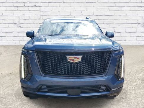 Used 2026 Cadillac Escalade ESV Platinum Sport image 6