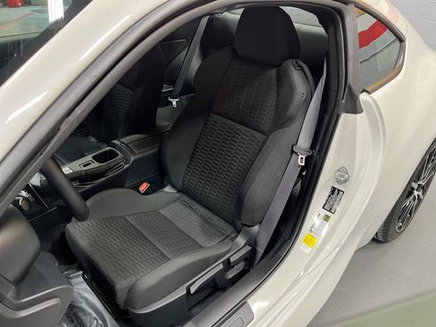 Used 2025 Toyota GR86 w/ ALL Weather Mat Package (TMS) RWD image 18