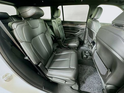New 2026 Jeep Grand Cherokee L Limited AWD/4WD image 36