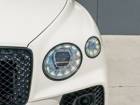 Used 2023 Bentley Bentayga AWD/4WD image 26