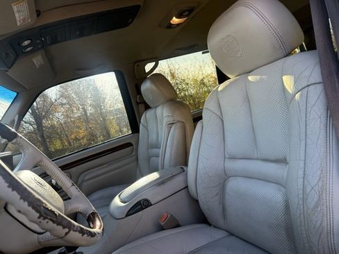 Used 2000 Cadillac Escalade 4WD image 12