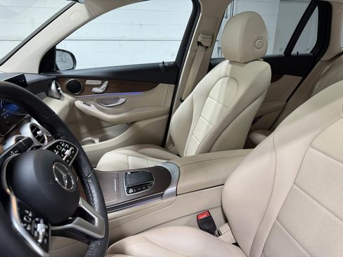 Used 2022 Mercedes-Benz GLC 300 4MATIC w/ Premium Package Lite image 14