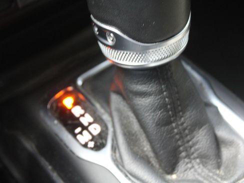 Used 2023 Jeep Wrangler Unlimited Sahara AWD/4WD image 33