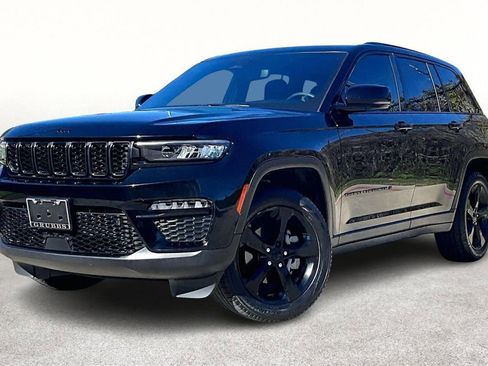 Used 2024 Jeep Grand Cherokee Limited w/ Black Appearance Package image 14