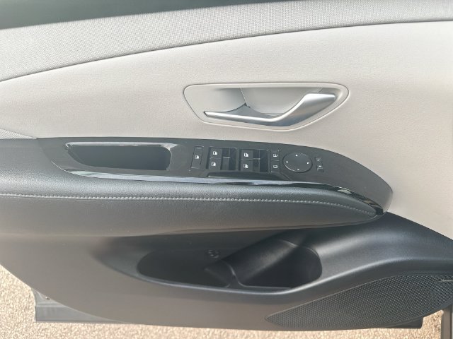 Used 2025 Hyundai Tucson Limited AWD/4WD image 16
