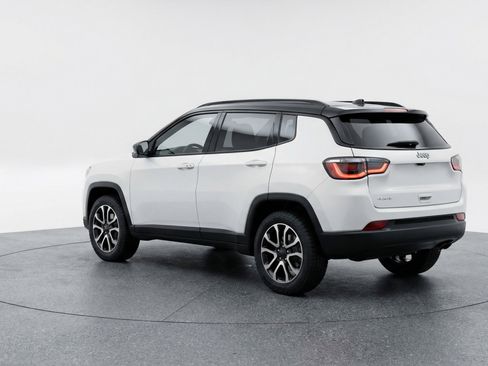 Used 2025 Jeep Compass Trailhawk AWD/4WD image 6
