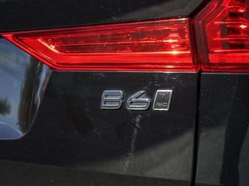 Certified 2022 Volvo XC60 B6 Inscription w/ Advanced Package image 8