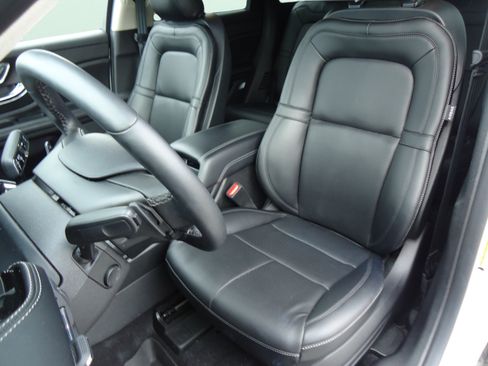Used 2023 Lincoln Corsair AWD w/ Equipment Group 101A image 23