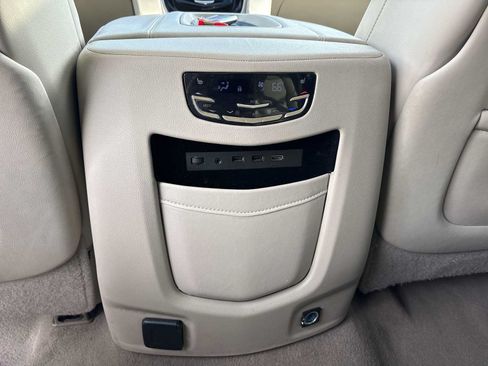 Used 2019 Cadillac Escalade ESV Luxury AWD/4WD image 22