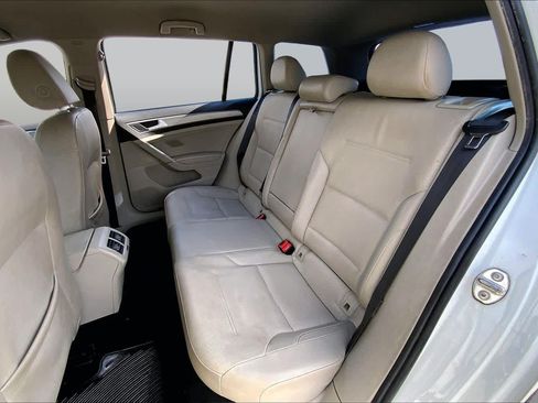 Used 2015 Volkswagen Golf S FWD image 20