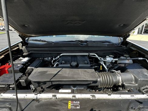 Used 2025 Chevrolet Colorado ZR2 w/ Technology Package AWD/4WD image 23