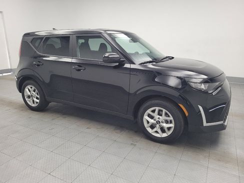 Used 2025 Kia Soul LX image 11