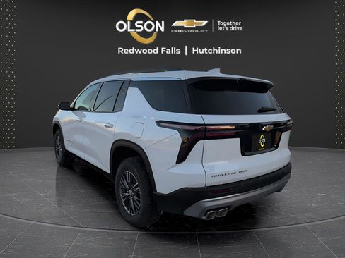 Used 2026 Chevrolet Traverse LT image 3