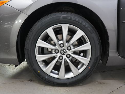 Used 2016 Toyota Camry XLE w/ Moonroof Package FWD image 28