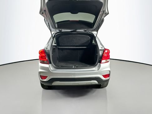 Used 2020 Chevrolet Trax LT w/ LT Convenience Package image 23